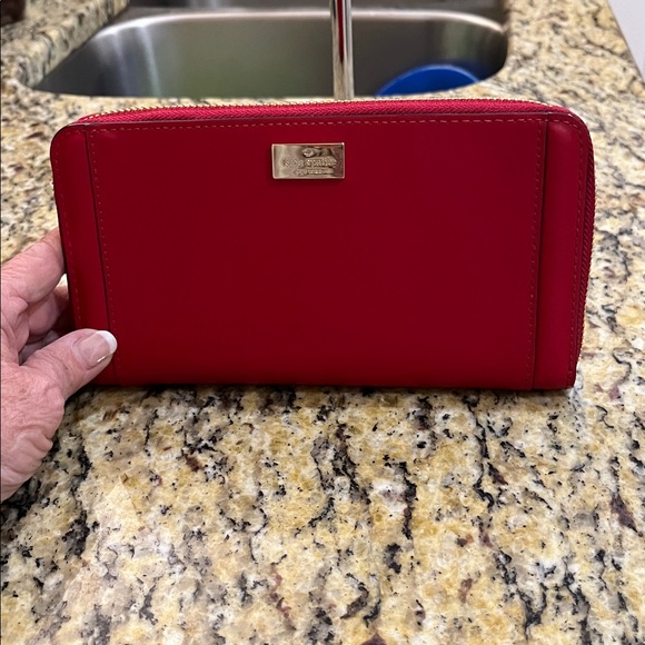 Like New Authentic Kate Spade Zip Around Wallet - Picture 1 of 3